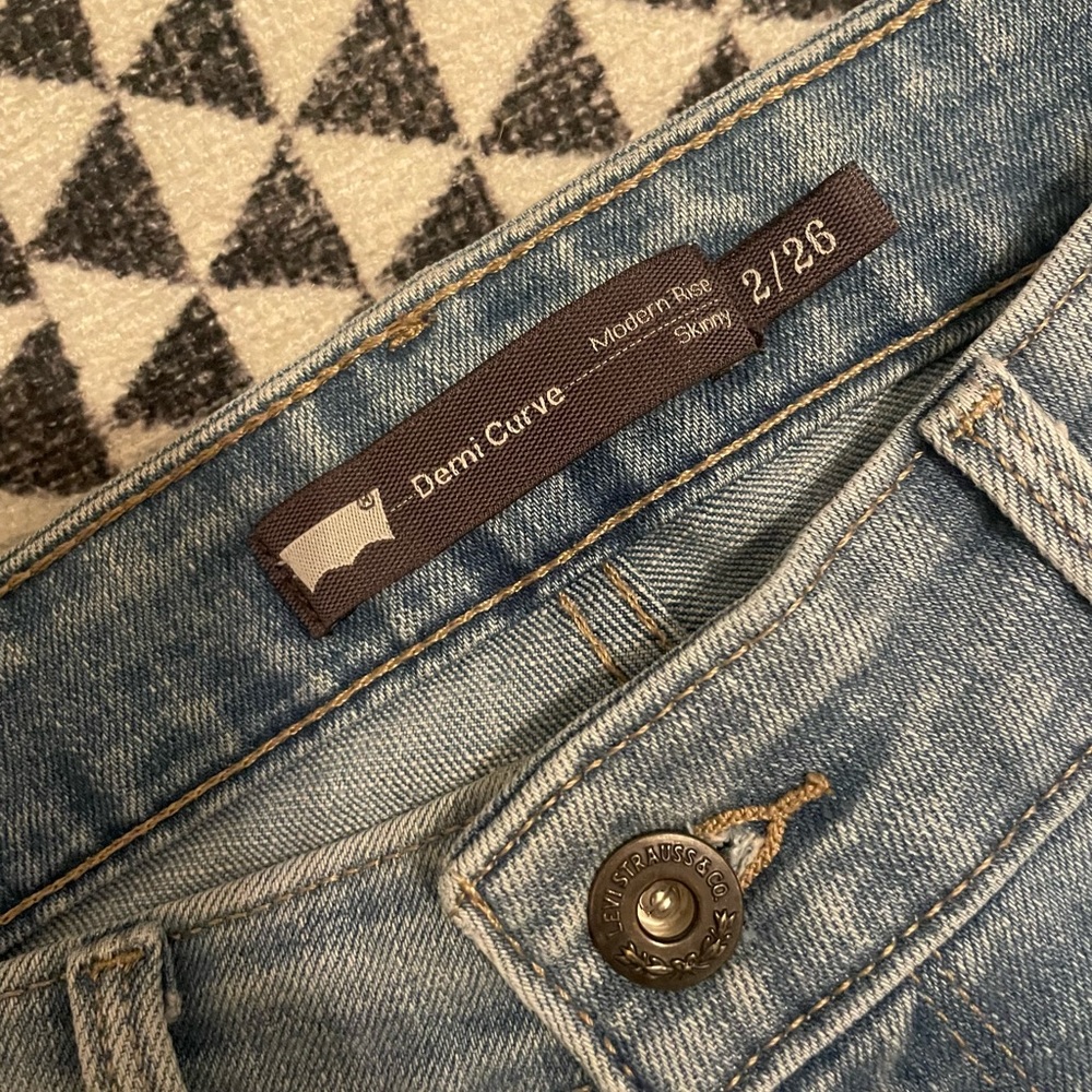 Levi’s Demi curve modern rise light wash skinny Jean 26 2R - Picture 3 of 4